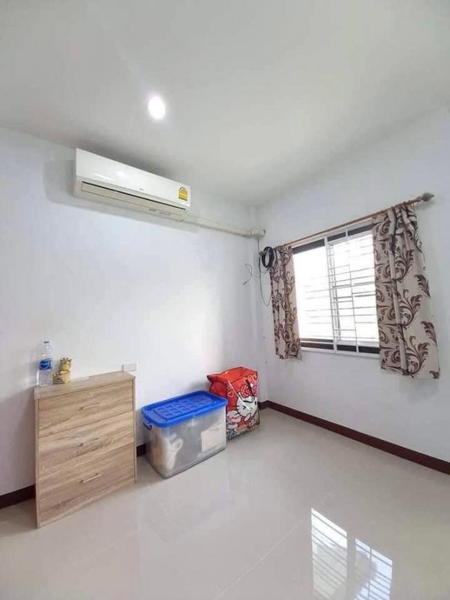 หมู่บ้าน ชลพฤกษา ตกแต่งใหม่ทั้งหลัง พร้อมเข้าอยู่ ที่ตั้ง : นาป่า ศุขประยูร อ.เมืองชลบุรี   ภาพที่ 2