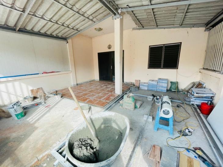 ศิลากร 2 พานทอง ** กำลังรีโนเวท >>โทนสี เทาขาว ภาพที่ 3