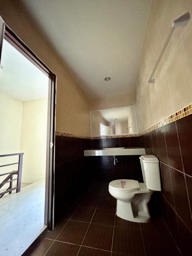 บ้านทาวน์โฮมหลังริม  ทำเลเยี่ยม ภาพที่ 9