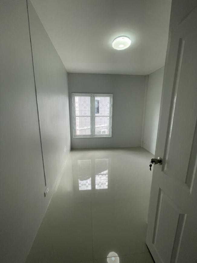 บ้านทาวน์เฮ้าส์สองชั้น  นาป่า ซอยก๋วยเตี๋ยวเป็ด ห่างจากถนนสุขประยูร 200 เมตร ภาพที่ 11