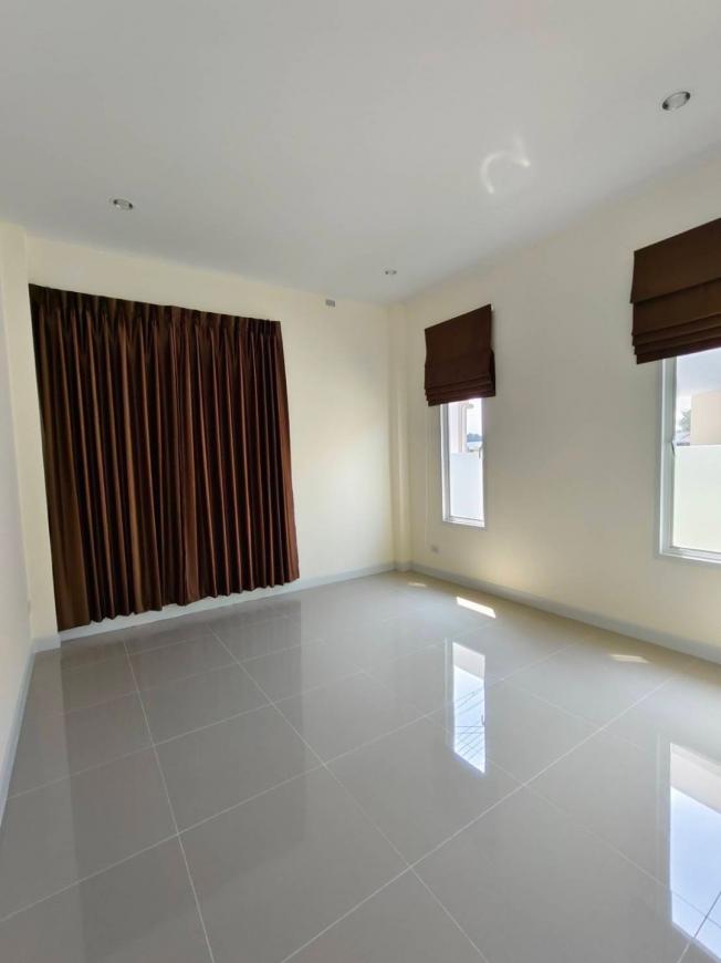 บ้านเดี่ยวหลังใหญ่ มีพื้นที่รอบบ้าน พิกัด หนองขยาด พนัสนิคม ภาพที่ 8