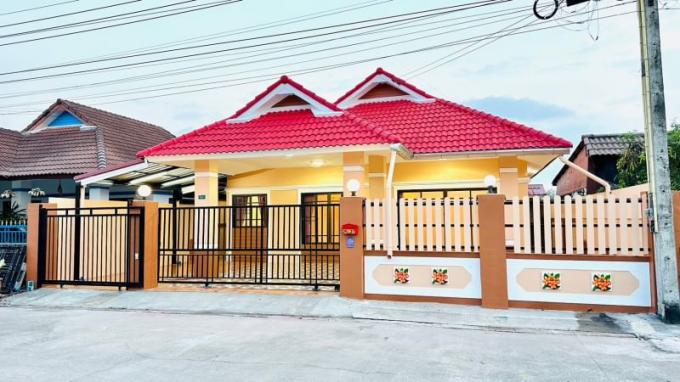 ขายบ้านเดี่ยวศรีราชา ฝั่งตรงข้ามสระว่ายน้ำ  ภาพที่ 3