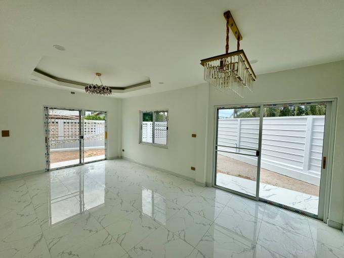 บ้านเดี่ยว 2 ชั้นใกล้โรงเรียนอนุบาลชลบุรี M-KJ ภาพที่ 5