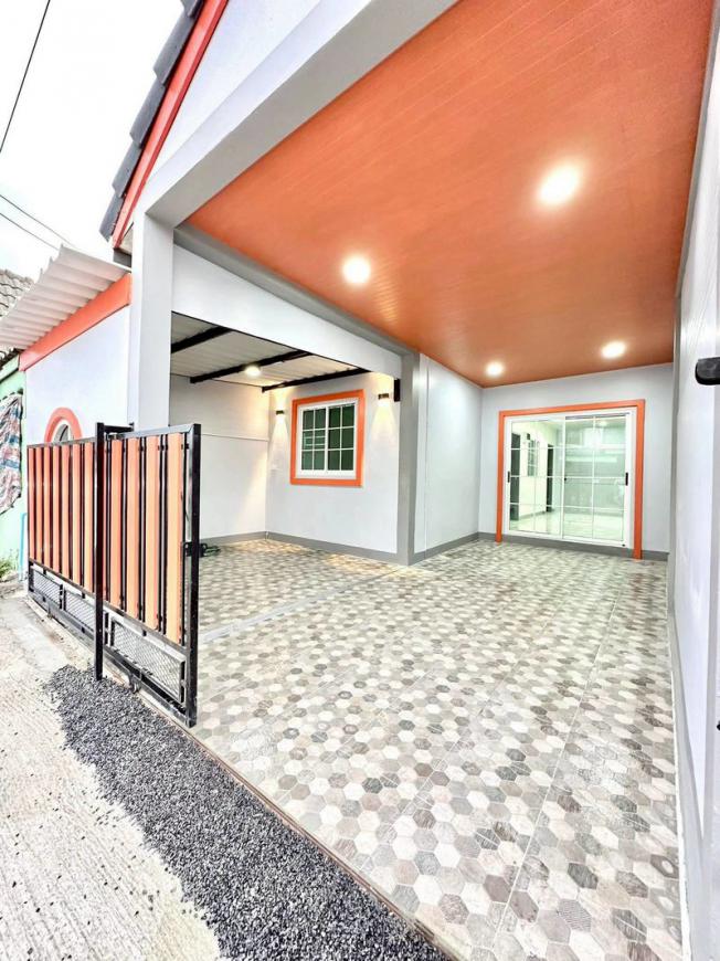 ขายบ้าน หมู่บ้าน หมู่บ้านเมืองทองแลนด์  ทาวน์โฮมถนนพระพรหม-บ่อยาง เครือสหพัฒน์ ภาพที่ 2