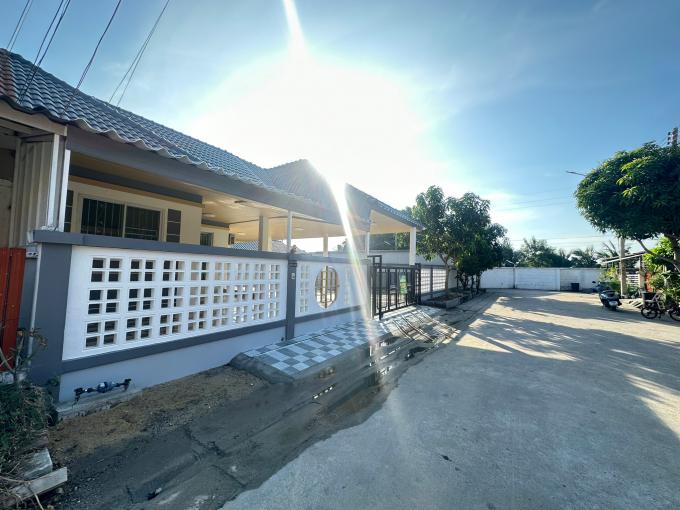 ขายบ้าน หมู่บ้านทรัพย์รุ่งเรืองซิตี้1 บ้านเก่า - พานทอง หลังมุม พื้นที่เยอะมาก  ภาพที่ 2