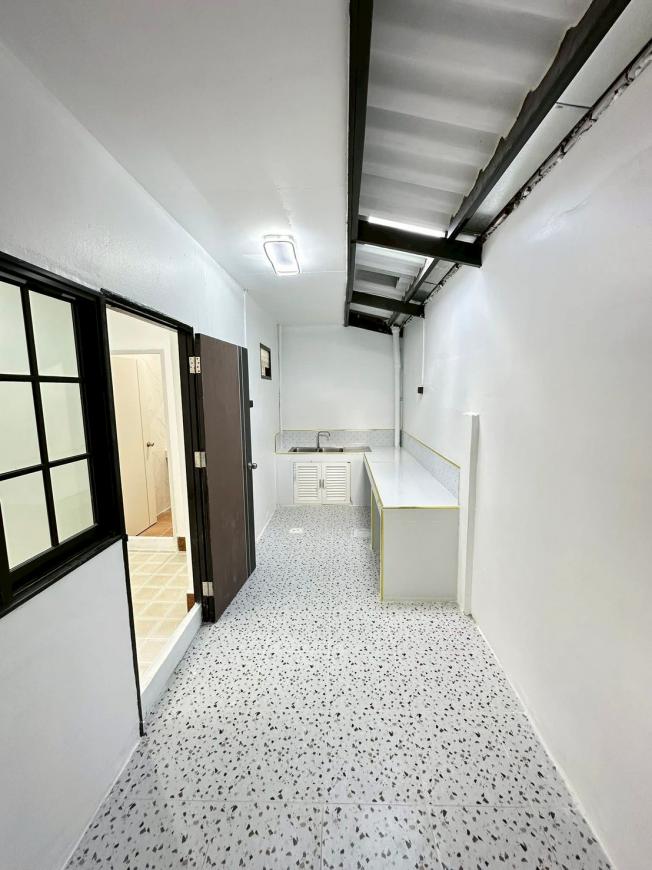 ขายบ้าน หมู่บ้าน สุขสมพงศ์ เครื่อ สหัพัฒน์ รีโนเวทใหม่ทั้งหลัง  ภาพที่ 6