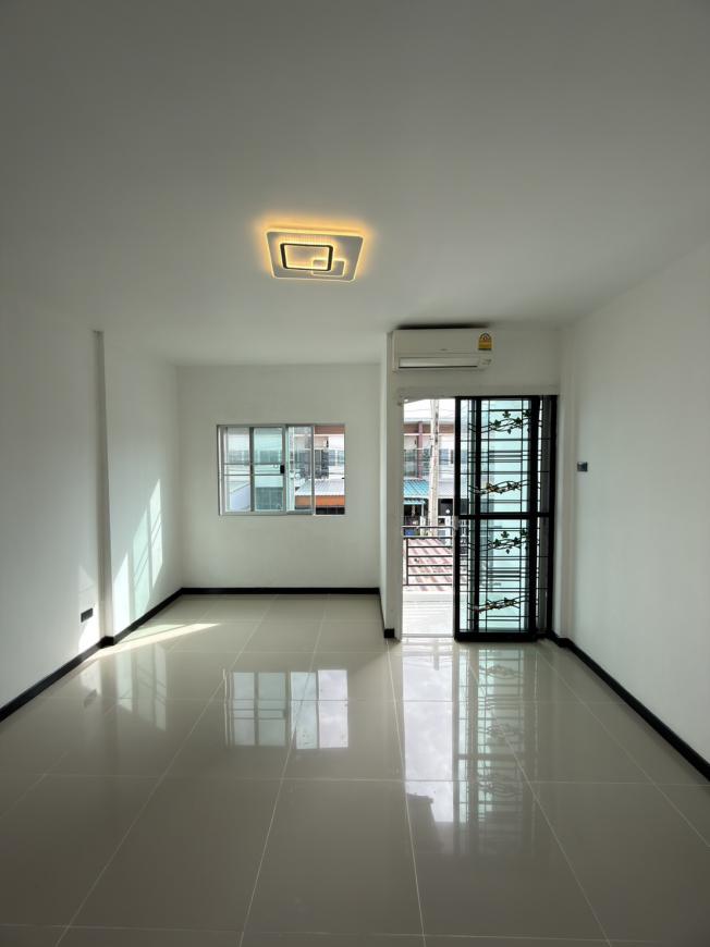 TM025 หมู่บ้าน เดอะ เน็กซ์ ทาวน์โฮม ศรีราชา ทำใหม่ท้งหลัง  (The Next Townhome Sriracha) ภาพที่ 3