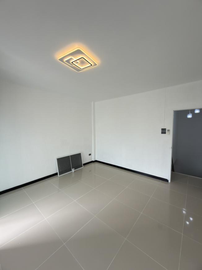TM025 หมู่บ้าน เดอะ เน็กซ์ ทาวน์โฮม ศรีราชา ทำใหม่ท้งหลัง  (The Next Townhome Sriracha) ภาพที่ 4