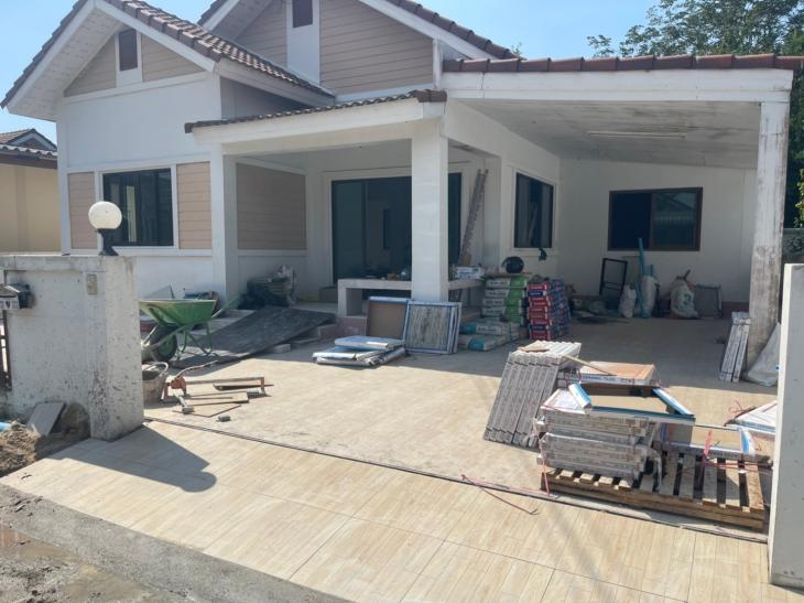 บ้านเดี่ยวหลังใหญ่ใกล้เเยกมาบโป่ง (กำลังรีโนเวท) ภาพที่ 2