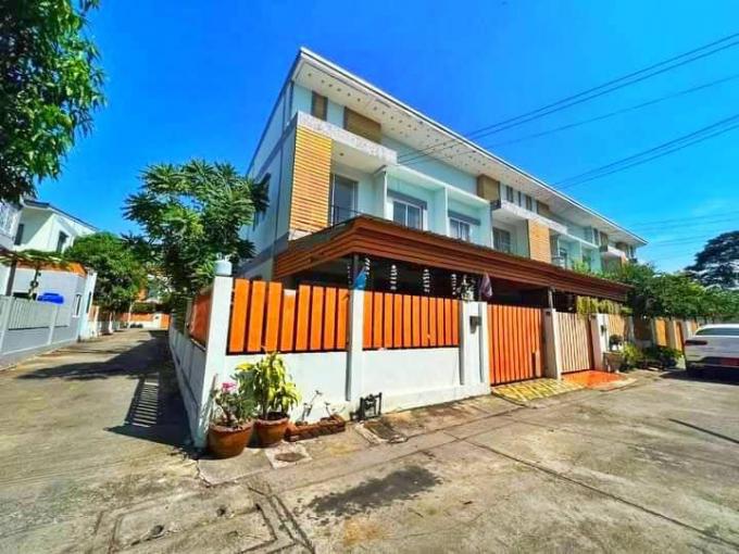 ขายบ้าน หมู่บ้านกีรติธานี  ทาวน์เฮ้าส์ 2 ชั้น บ้านสวน  หลังมุม  ภาพที่ 2