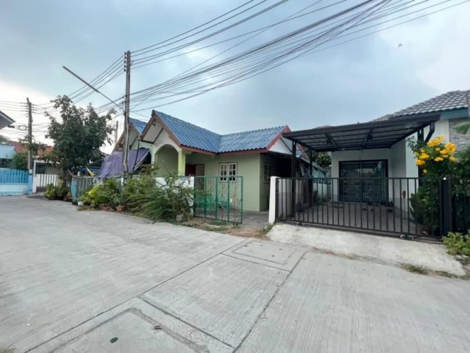 ขายบ้าน บ้านแฝด บางแสน ทำเล เตาปูน  สถานะกำลังรีโนเวท