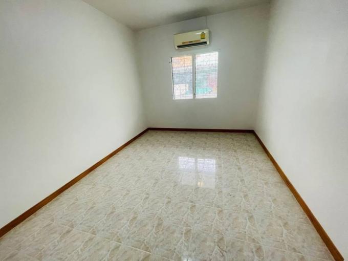 ขาย  หมู่บ้าน : แสนสบายแลนด์ พิกัดหนองกะขะ ซอย 8   ทาวน์เฮ้าส์ชั้นเดียวหลังริม ️รีโนเวทใหม่ทั้งหลัง ภาพที่ 11