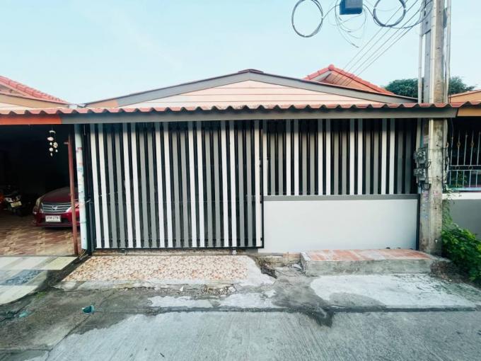 ขายบ้าน ศิลากร 2 พานทอง กำลังรีโนเวทใหม่