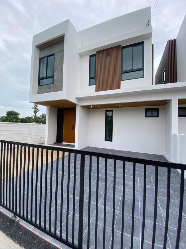 ขายบ้านแฝด สไตล์โมเดิร์น พิกัดนาป่ามือ 1   (หญิง) ภาพที่ 2