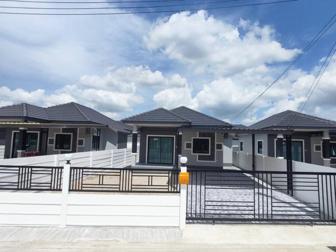 ขายบ้าน บ้านเดี่ยว  ใกล้แยกมาบโป่ง  เดินทางสะดวกใกล้แหล่งงานอมตะนคร 8-10