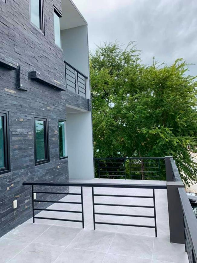 บ้านสไตล์โมเดิร์นลอฟท์ 4 ชั้น ภาพที่ 8