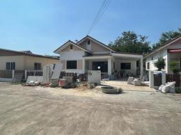 บ้านเดี่ยวหลังใหญ่ใกล้เเยกมาบโป่ง (กำลังรีโนเวท)