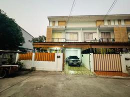 ขายบ้าน หมู่บ้านกีรติธานี  ทาวน์เฮ้าส์ 2 ชั้น บ้านสวน  หลังมุม 
