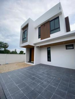 ขายบ้านแฝด สไตล์โมเดิร์น พิกัดนาป่ามือ 1   (หญิง)